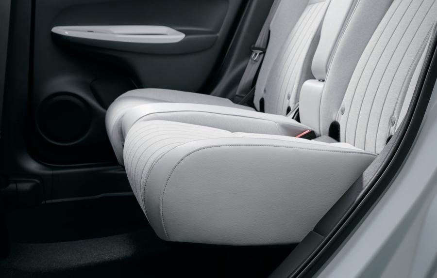 Детали интерьера Honda Fit e:HEV Home 2020 года  (JP) (фото 8 из 18)